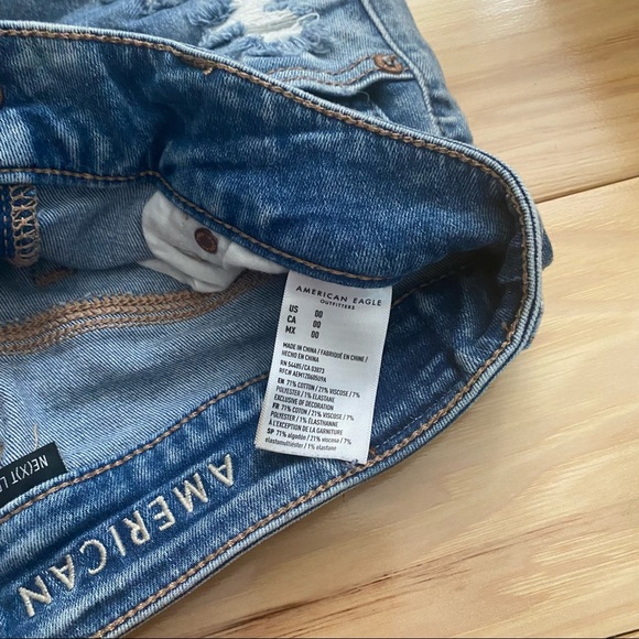 American Eagle distressed Midi Next Level Stretch jean shorts size 00. - Picture 4 of 4